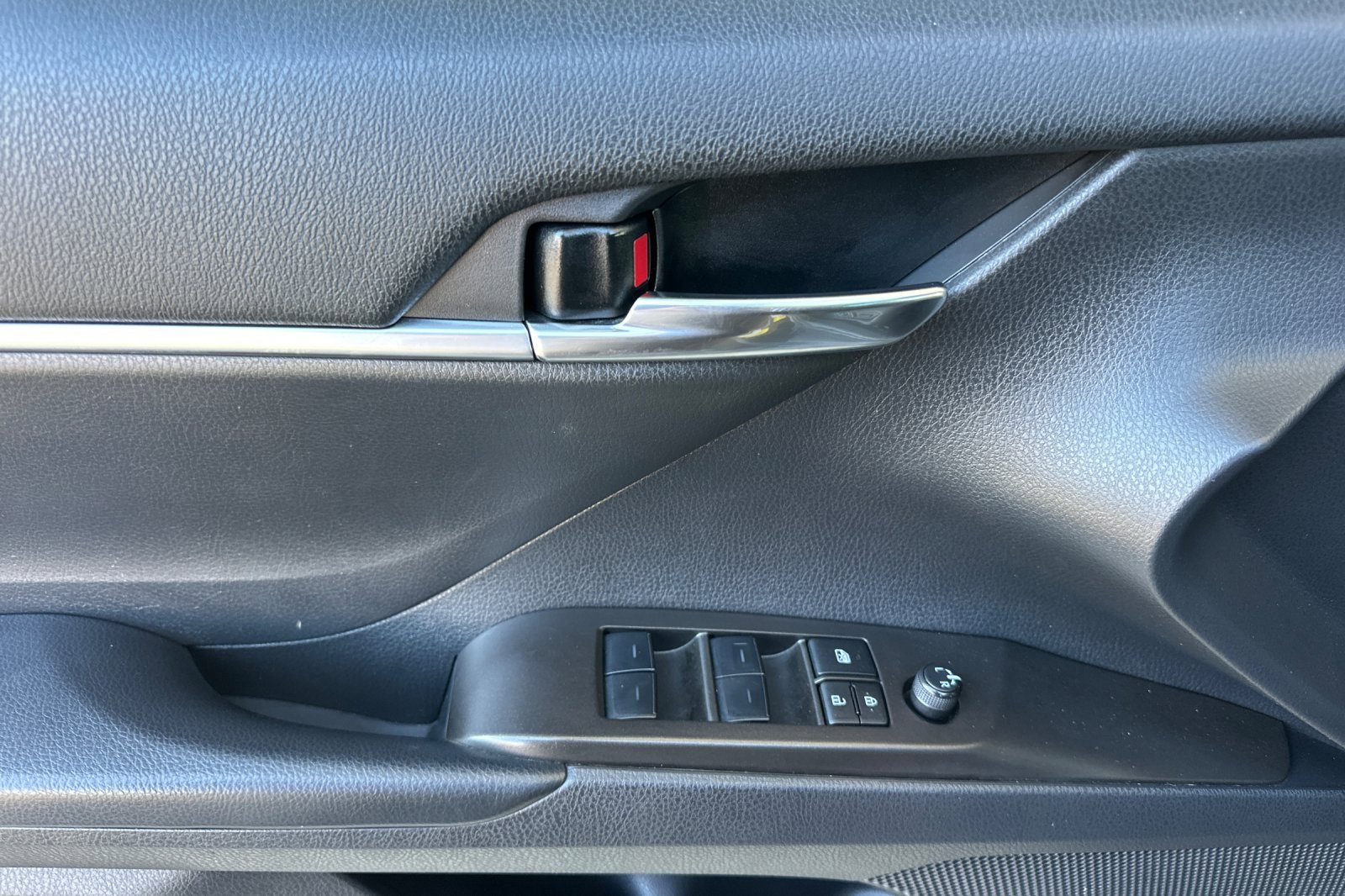 Used 2023 Toyota Camry LE image 12