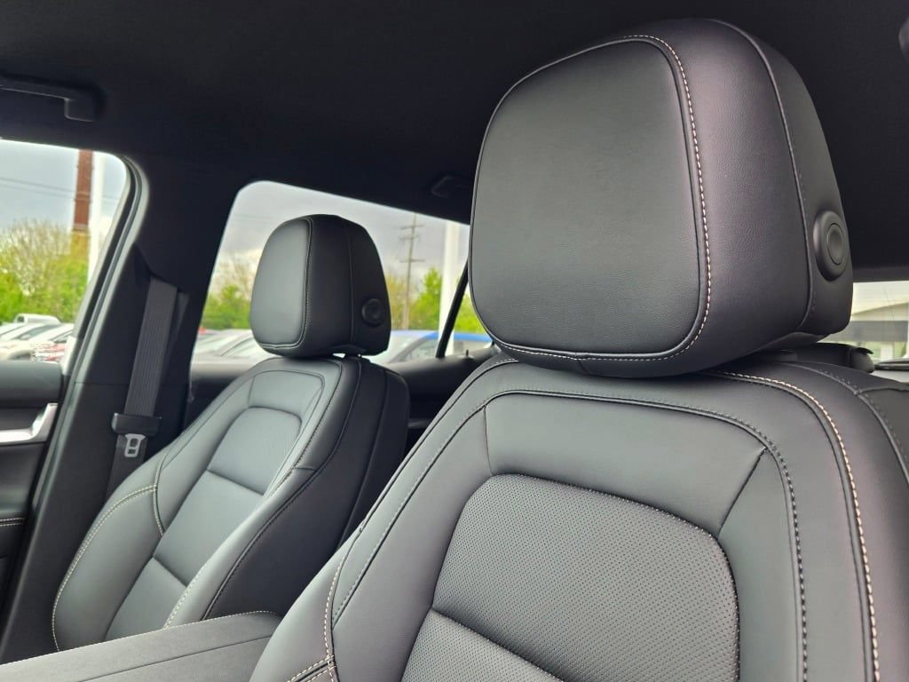 New 2026 GMC Terrain Elevation w/ Elevation Premium Package AWD/4WD image 17