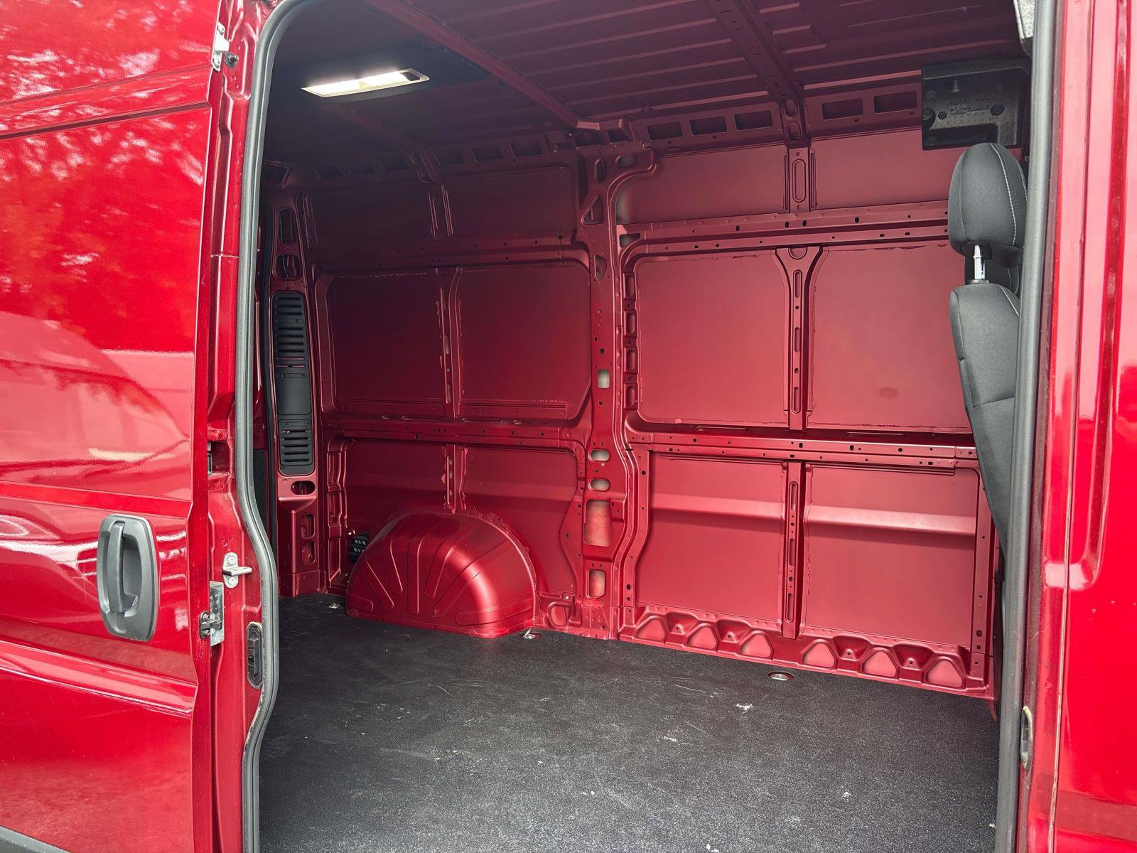 New 2025 RAM ProMaster 1500 w/ Quick Order Package 22G SLT image 5