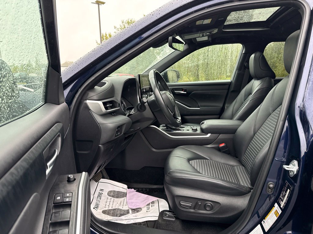 Used 2023 Toyota Highlander L AWD/4WD image 26