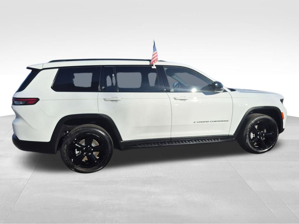 Used 2025 Jeep Grand Cherokee L Laredo image 8
