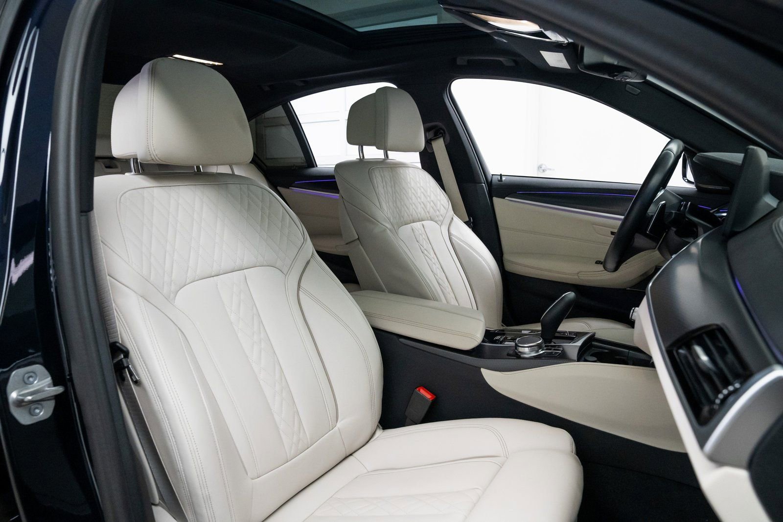 Used 2023 BMW M550i xDrive w/ Parking Assistance Package image 26