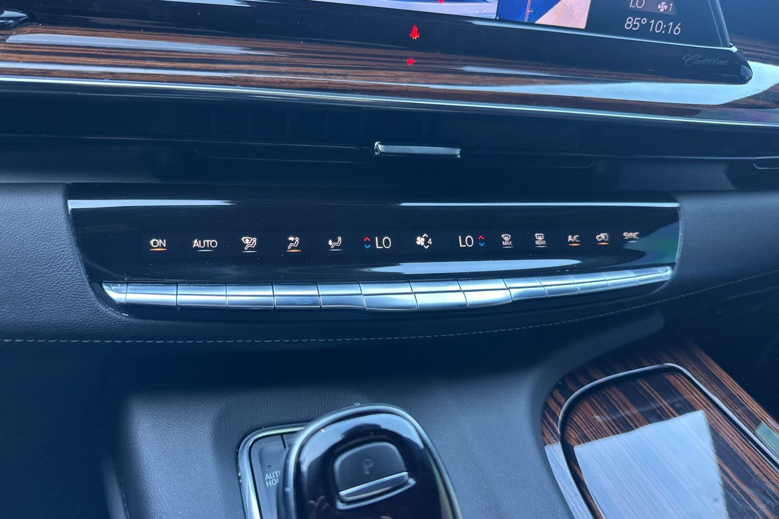 Used 2022 Cadillac Escalade Luxury AWD/4WD image 26