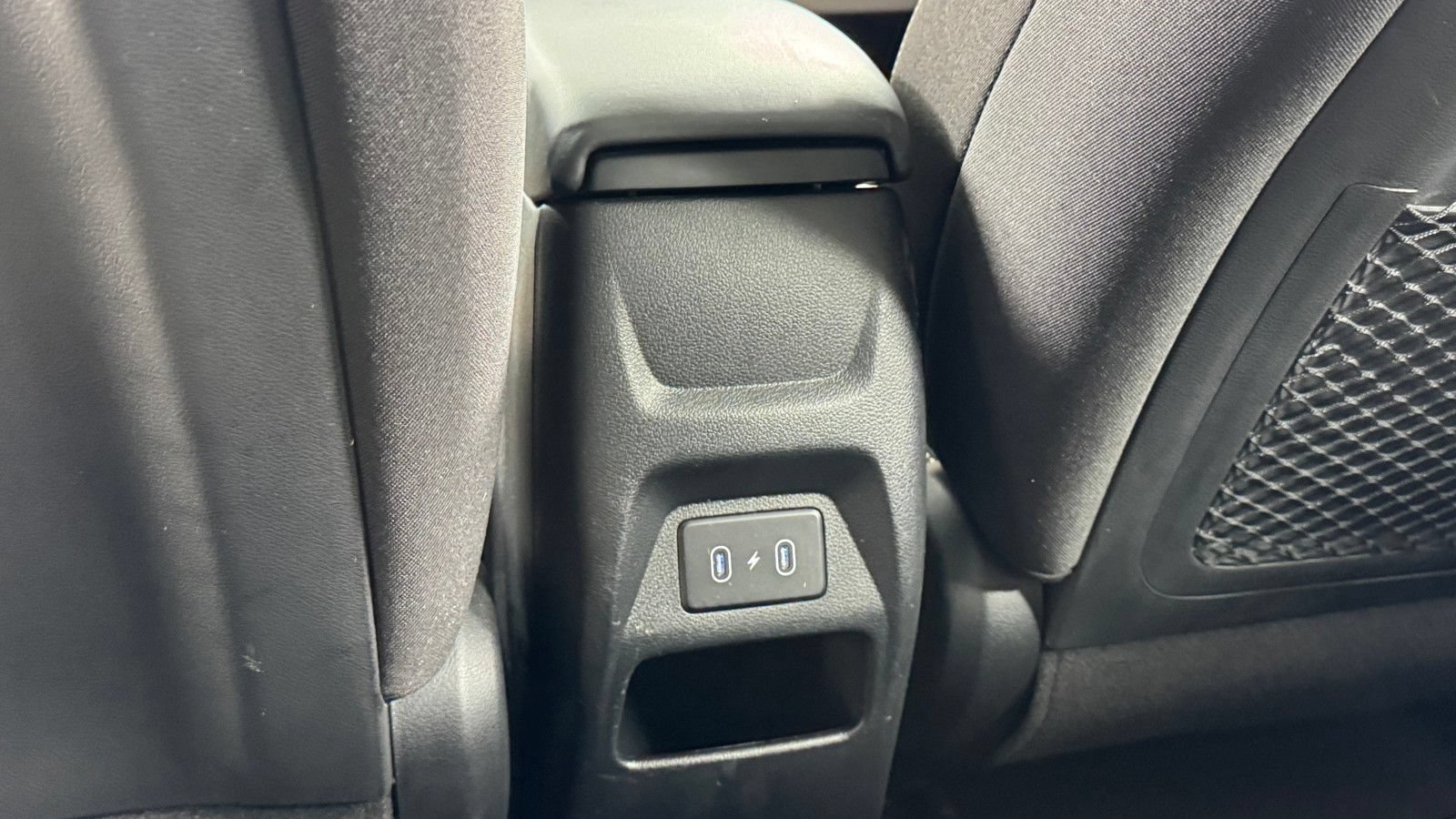 Used 2025 Hyundai Venue SEL FWD image 36