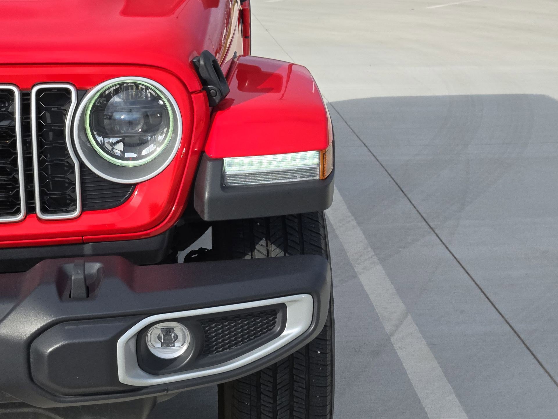 Used 2025 Jeep Wrangler Sahara AWD/4WD image 11