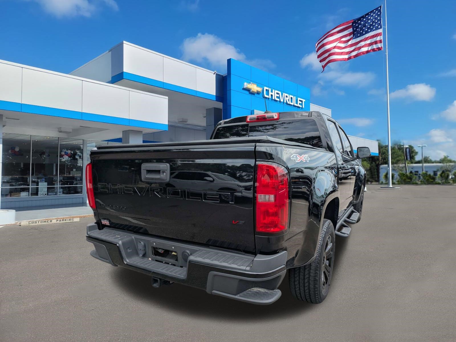 Used 2022 Chevrolet Colorado LT w/ LT Convenience Package AWD/4WD image 3