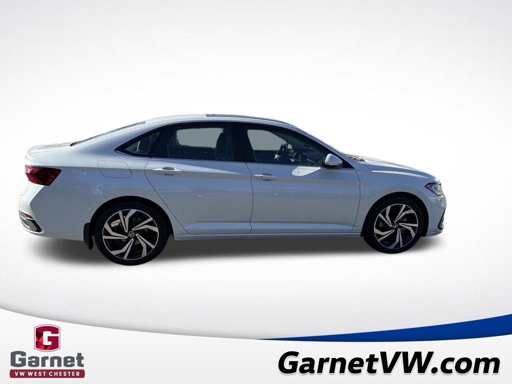 Used 2025 Volkswagen Jetta SEL image 7