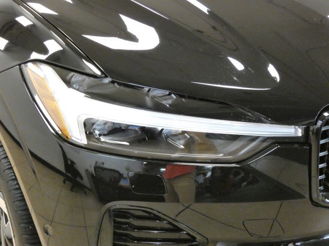 Used 2023 Volvo XC60 B5 Ultimate w/ Climate Package image 5