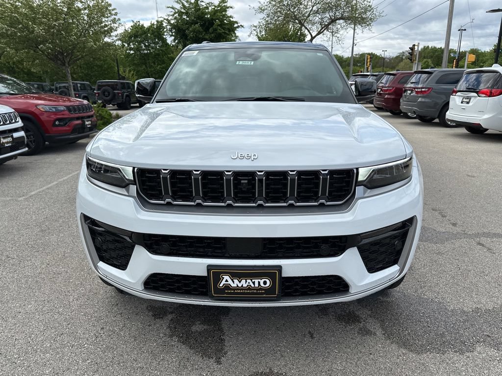 New 2026 Jeep Grand Cherokee Summit AWD/4WD image 3