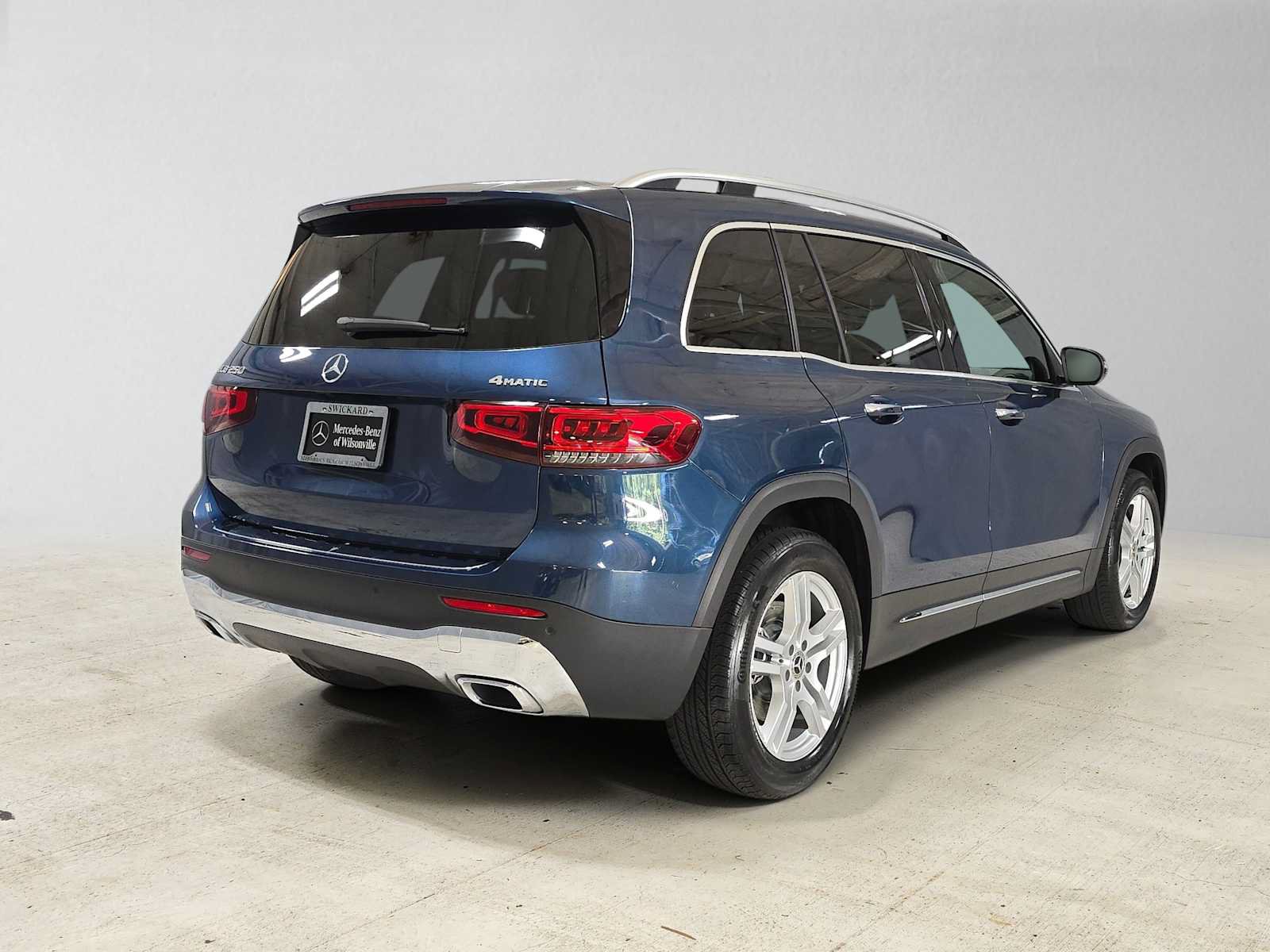 Used 2023 Mercedes-Benz GLB 250 4MATIC image 3