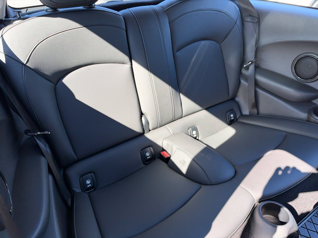 Used 2024 MINI Cooper 2-Door Hardtop FWD image 27