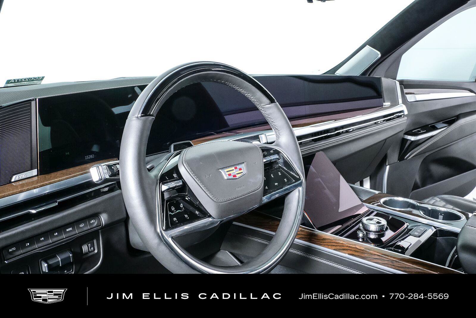 Used 2025 Cadillac Escalade Sport Platinum w/ LPO, ONYX Package AWD/4WD image 4