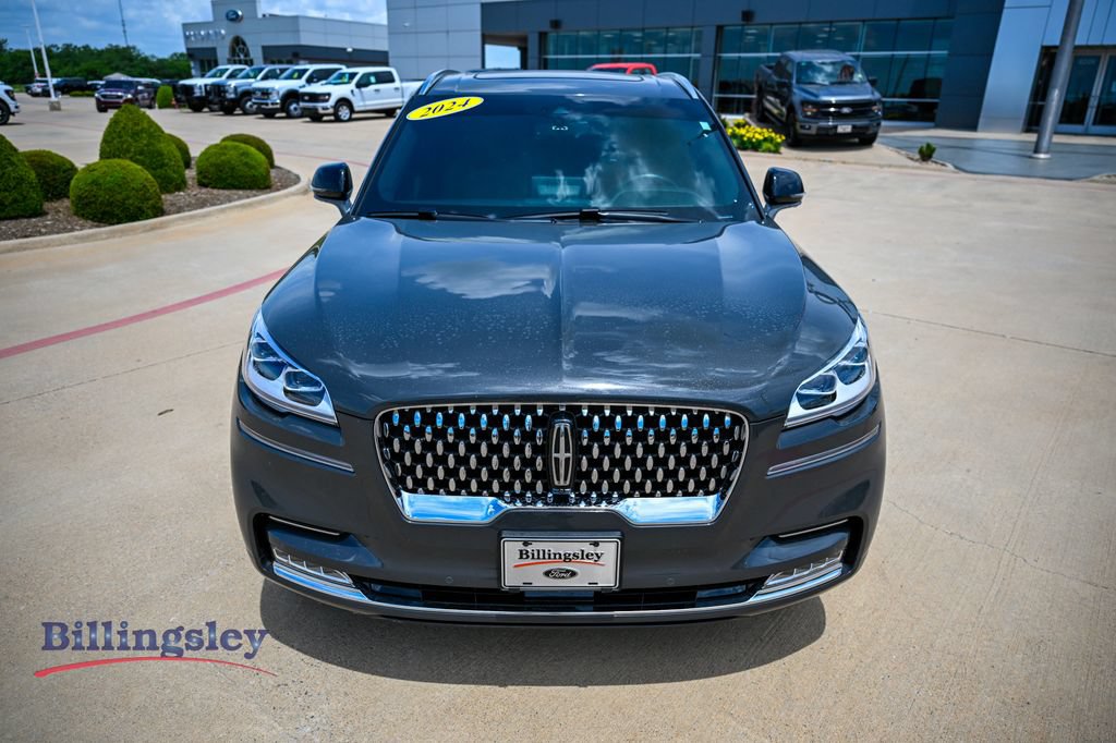 Used 2024 Lincoln Aviator Black Label w/ Class IV Trailer Tow Package AWD/4WD image 2