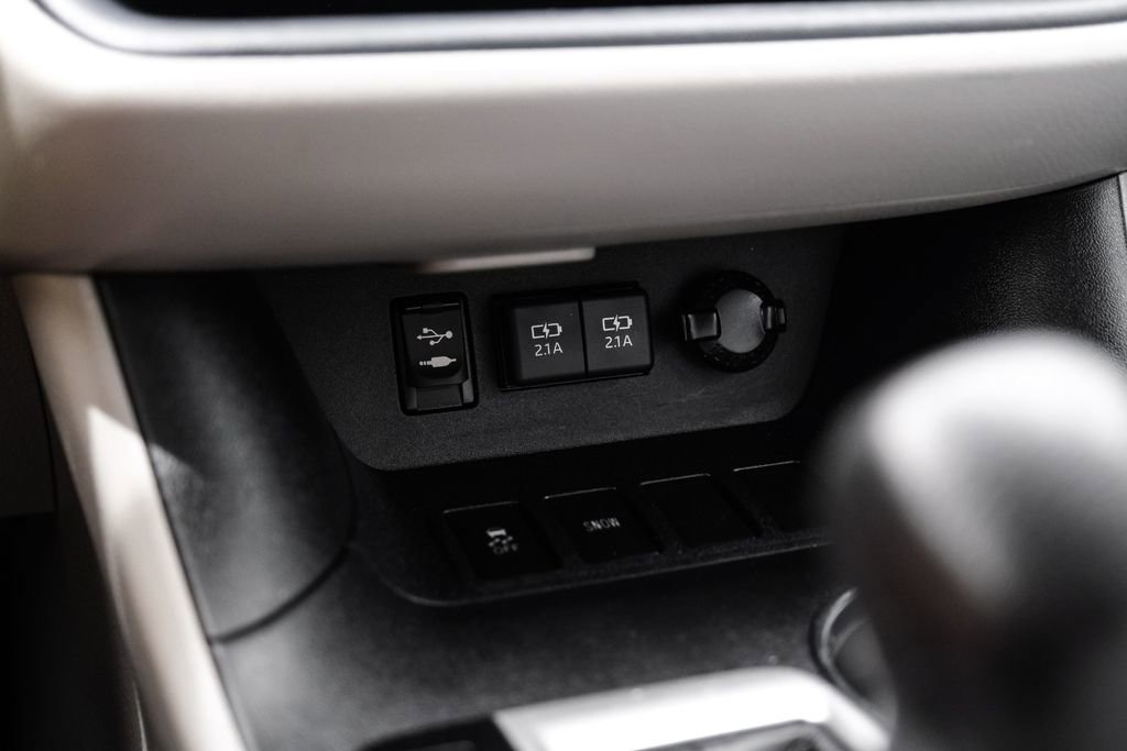 Used 2019 Toyota Highlander LE FWD image 26