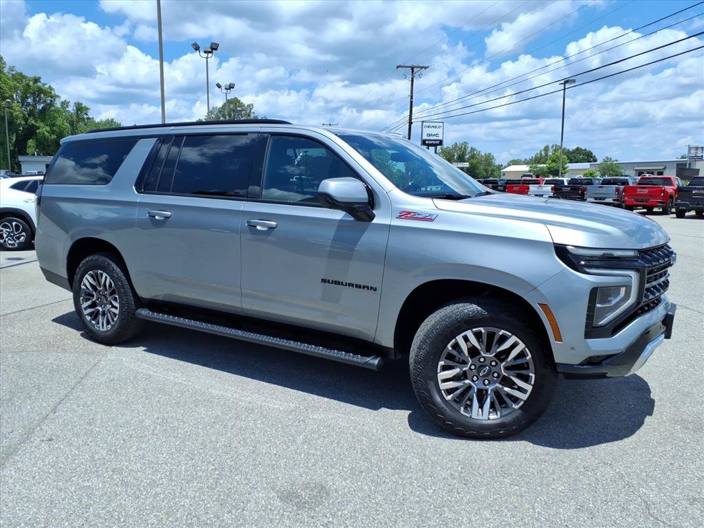 Certified 2025 Chevrolet Suburban Z71 AWD/4WD image 2