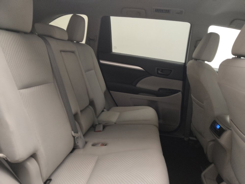 Used 2019 Toyota Highlander LE image 19