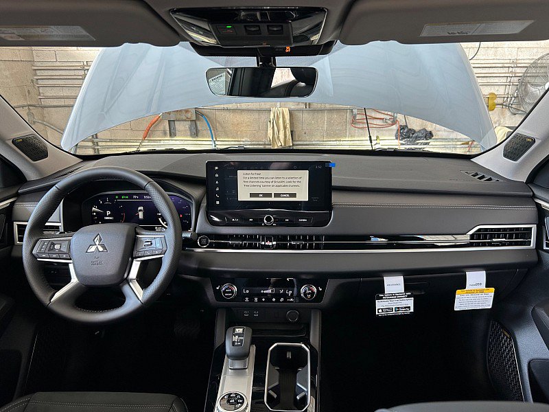 New 2025 Mitsubishi Outlander SE image 20