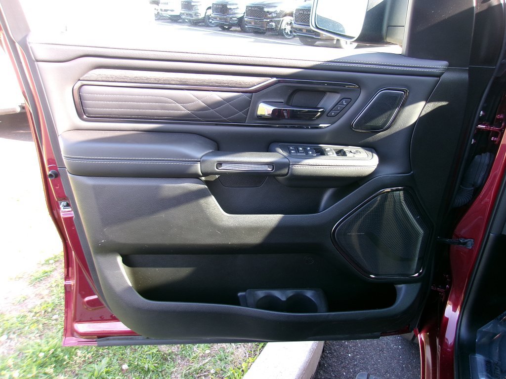 Used 2025 RAM 1500 Limited AWD/4WD image 6