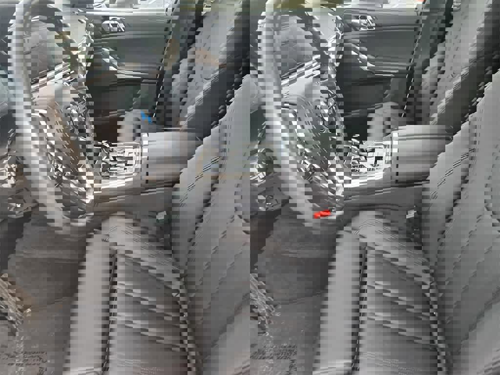 Used 2022 BMW X5 sDrive40i w/ Premium Package image 16