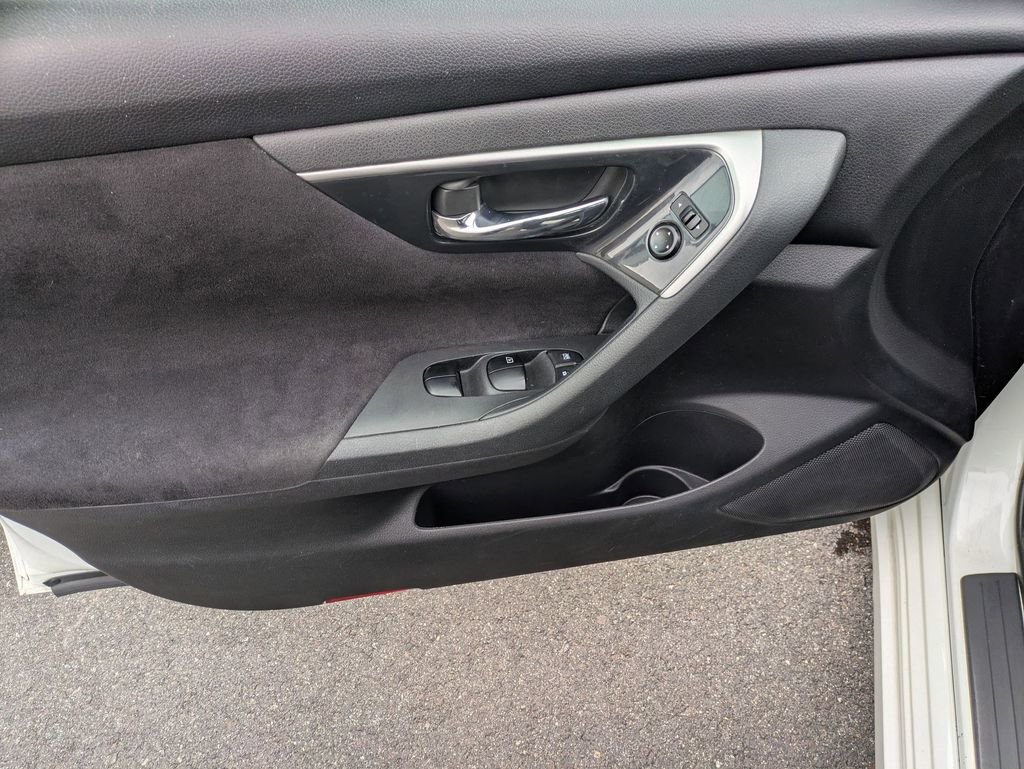 Used 2013 Nissan Altima 2.5 S FWD image 9