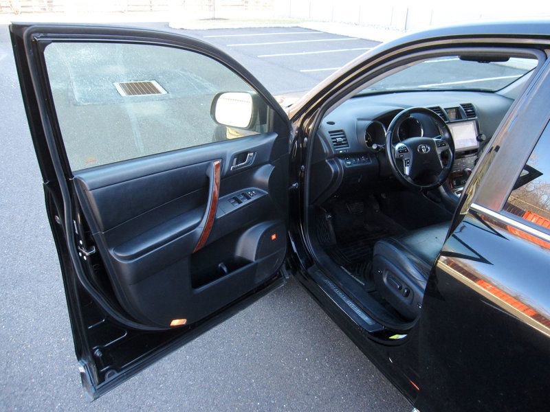 Used 2012 Toyota Highlander Limited image 12