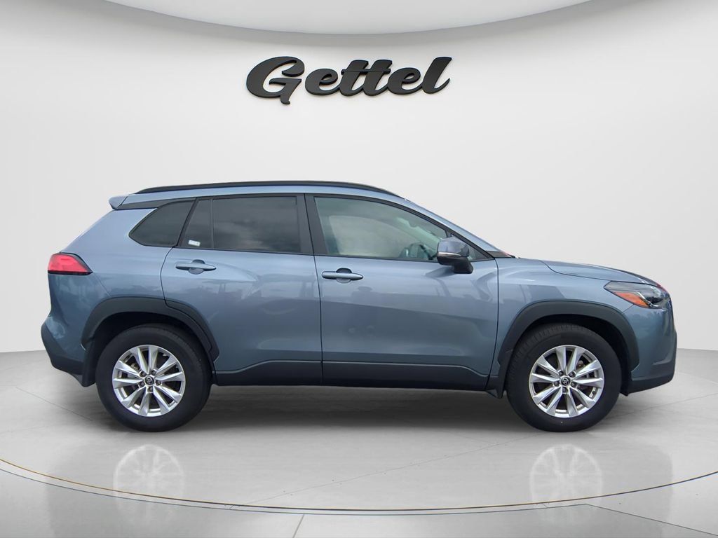 Used 2024 Toyota Corolla Cross LE FWD image 4