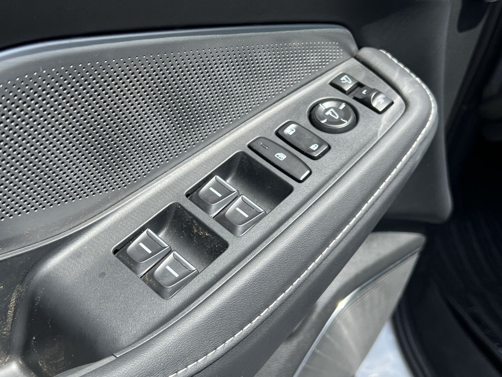 Certified 2025 Acura MDX SH-AWD w/ Technology Package image 12
