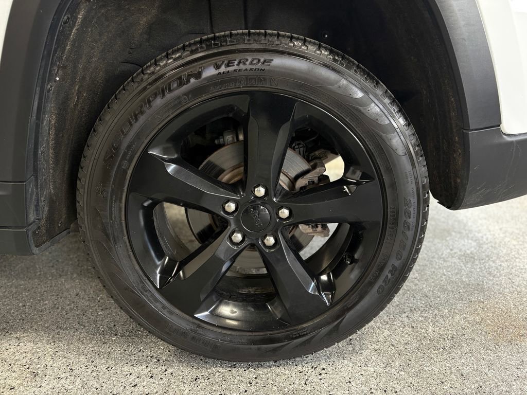 Used 2023 Jeep Grand Cherokee Altitude AWD/4WD image 21