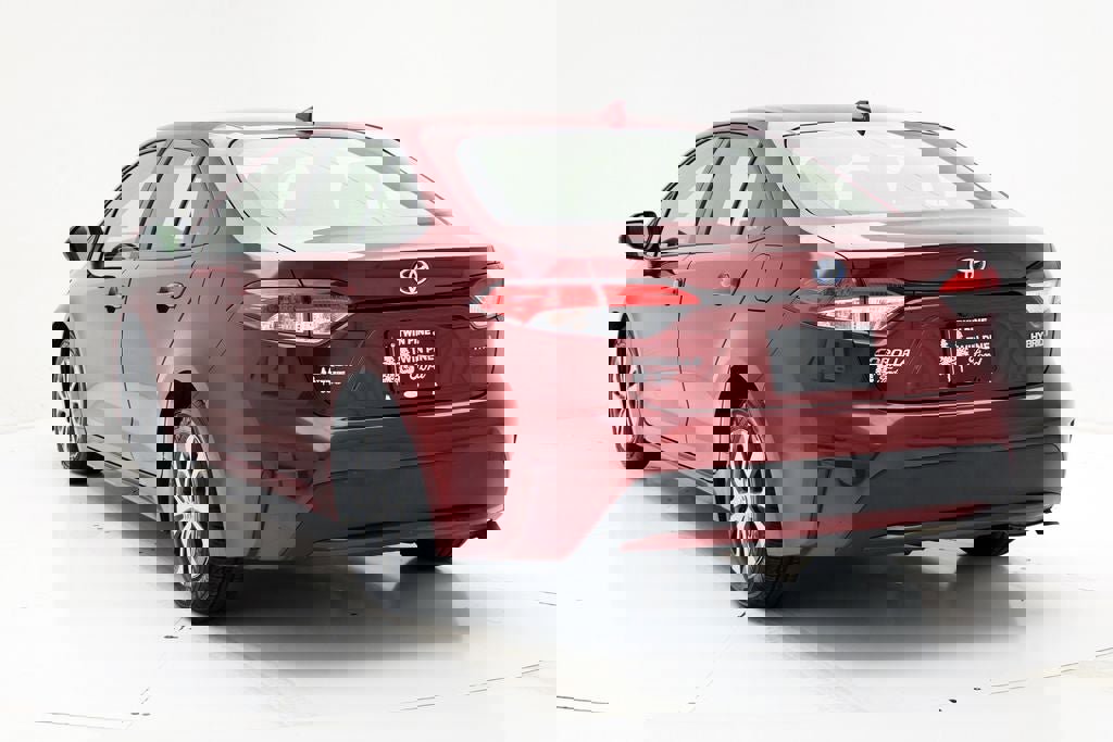 Used 2022 Toyota Corolla LE image 6