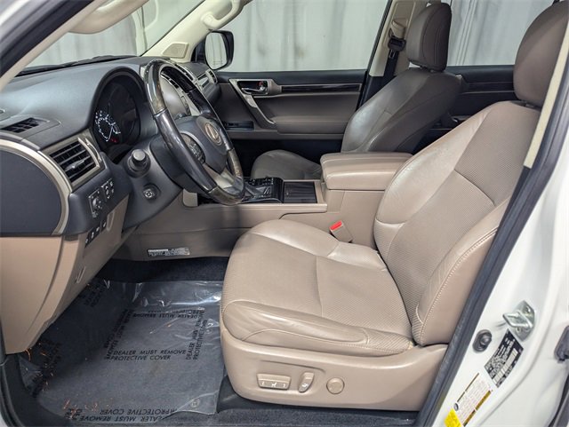 Used 2020 Lexus GX 460 Luxury w/ Accessory Package image 11