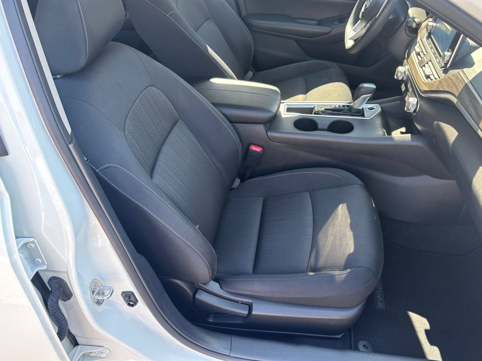 Used 2025 Nissan Altima 2.5 SV FWD image 36