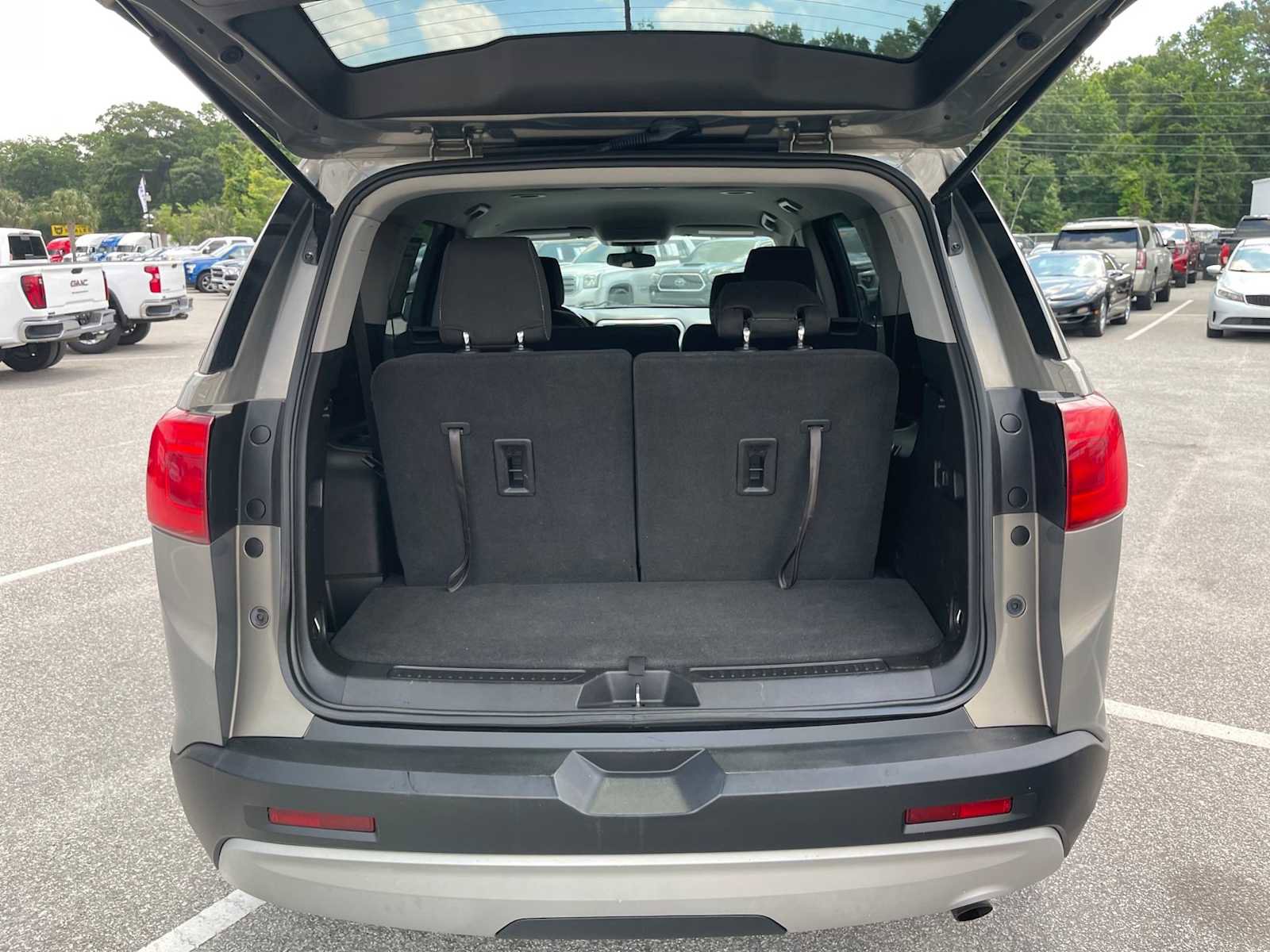 Used 2019 GMC Acadia SLE FWD image 22