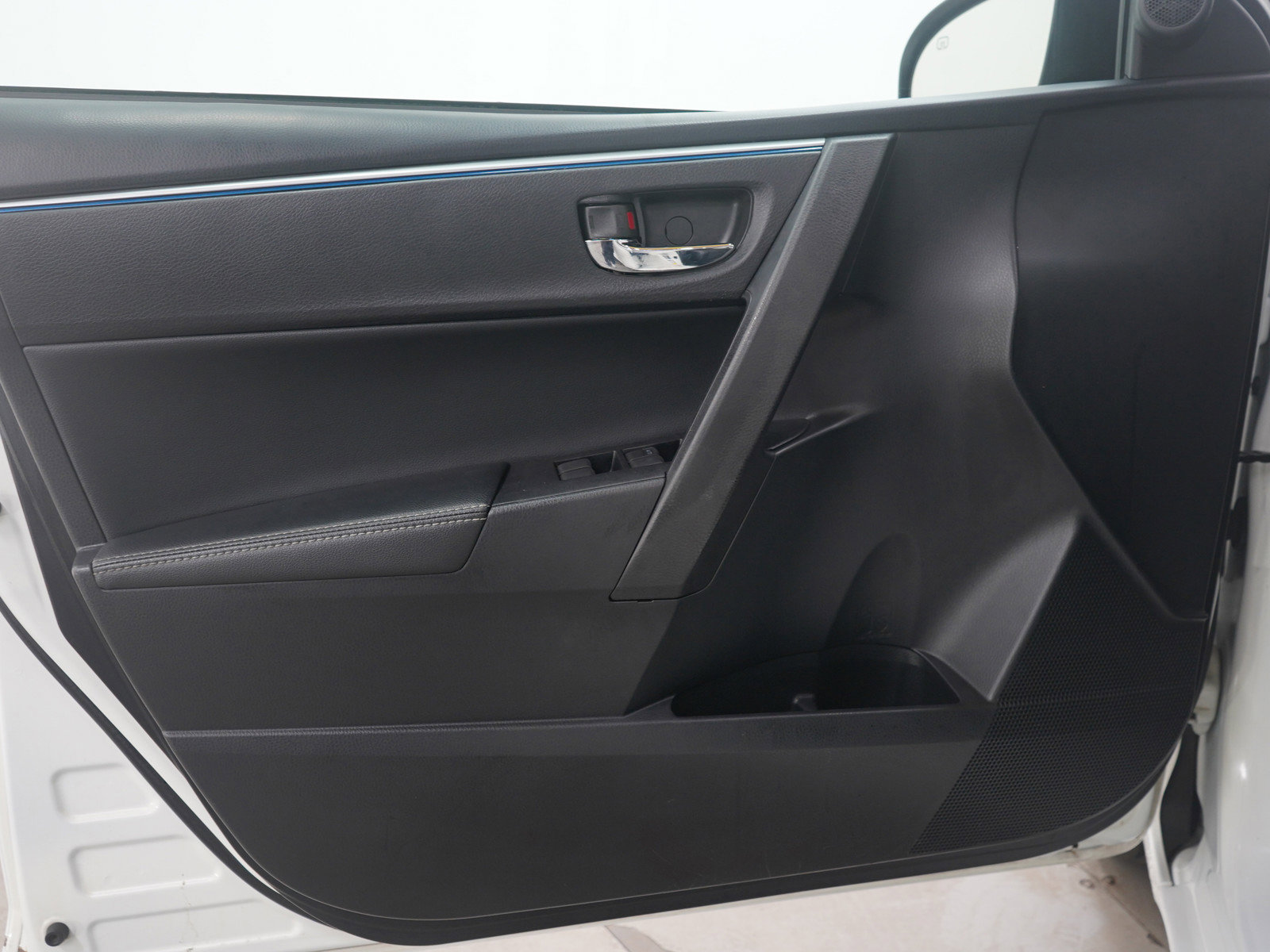 Used 2015 Toyota Corolla S image 18