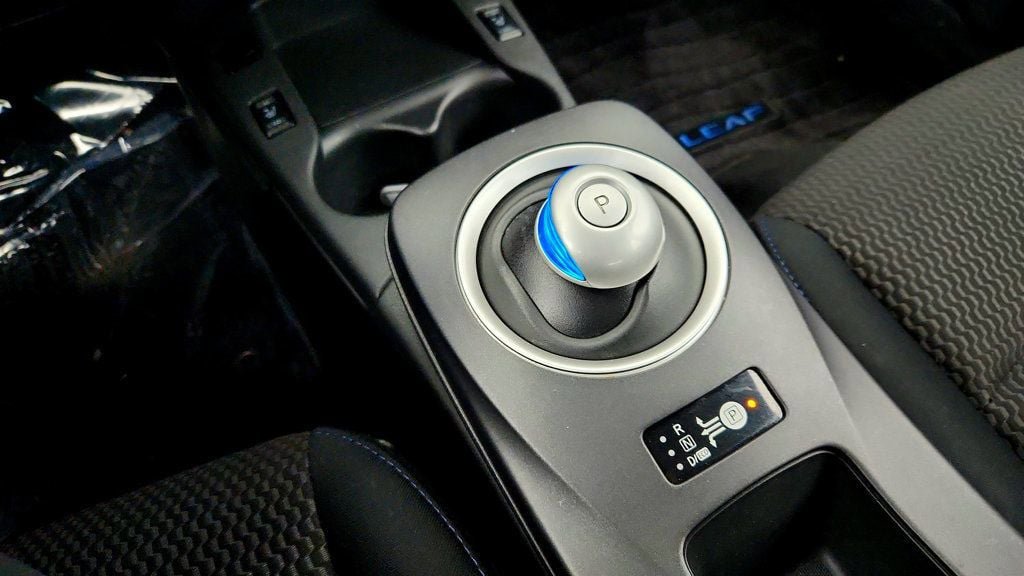 Used 2014 Nissan Leaf S w/ Charge Package FWD image 16