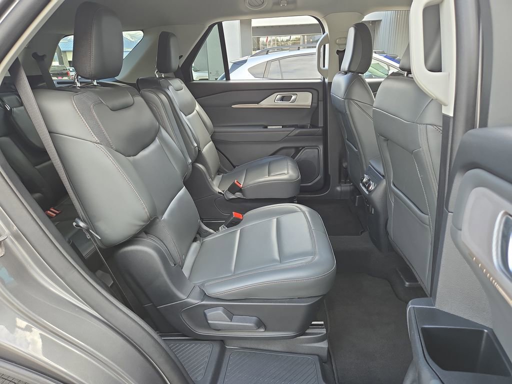 Used 2025 Ford Explorer Active w/ Active Comfort Package AWD/4WD image 17