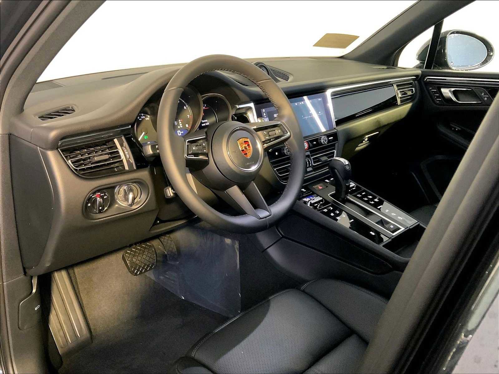 New 2026 Porsche Macan AWD/4WD image 4