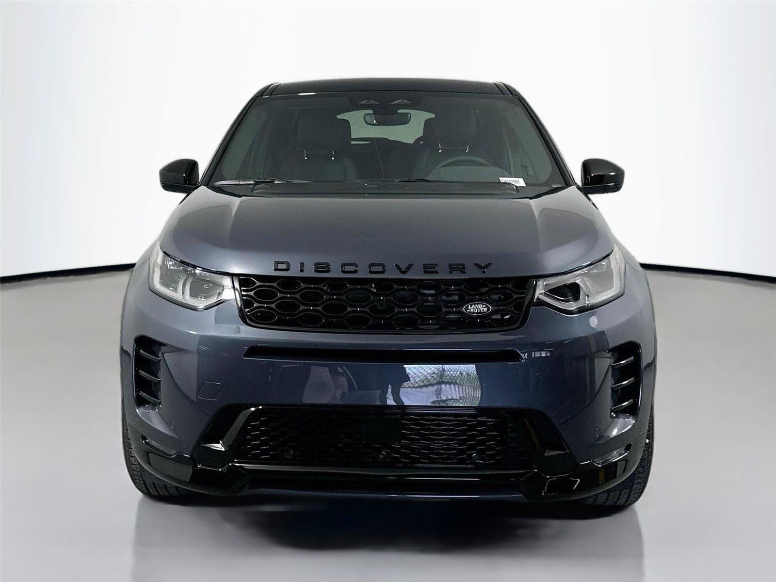 Used 2025 Land Rover Discovery Sport Dynamic SE AWD/4WD image 2