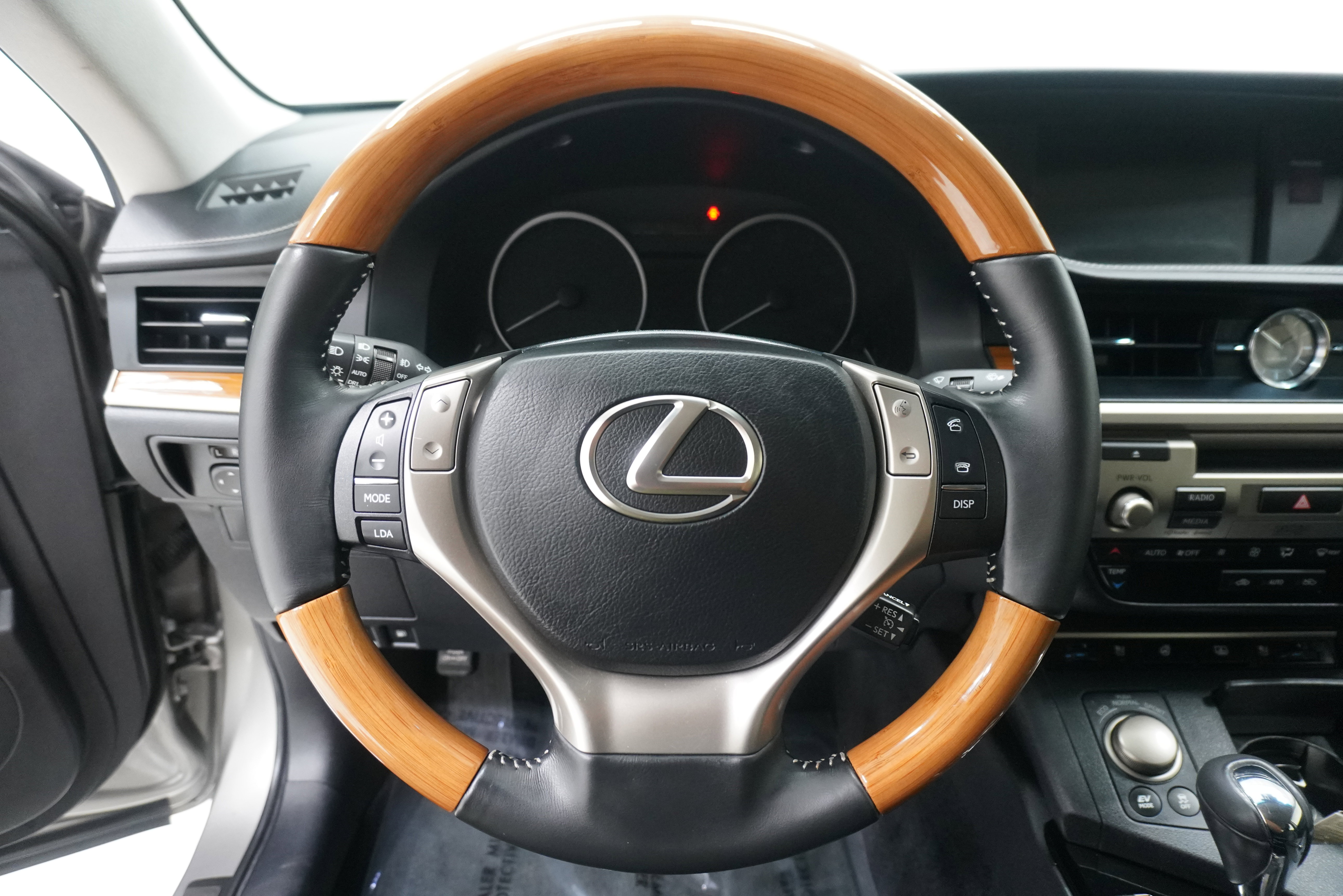 Used 2015 Lexus ES 300h FWD image 17