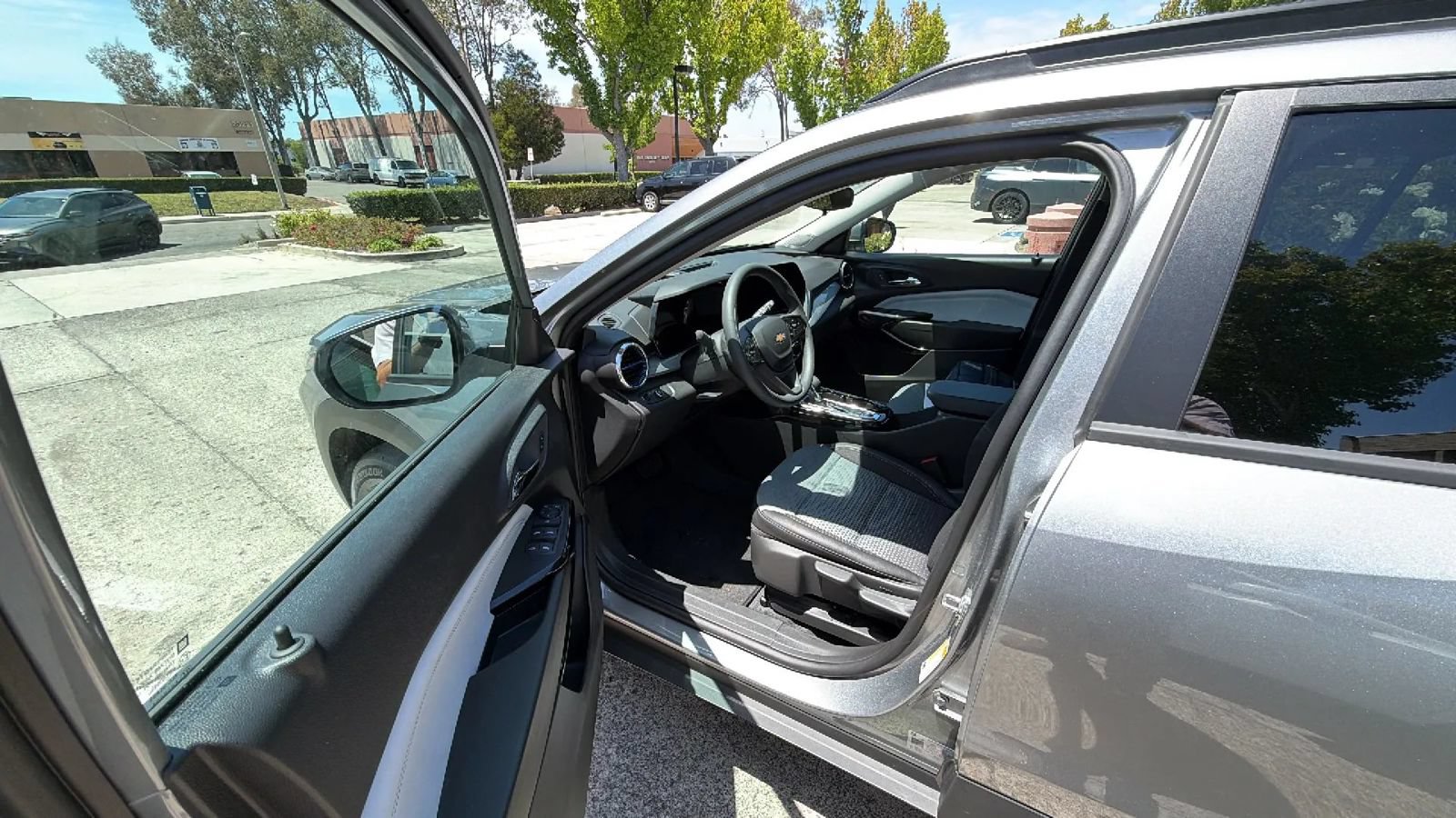 Used 2026 Chevrolet Trax LT FWD image 16