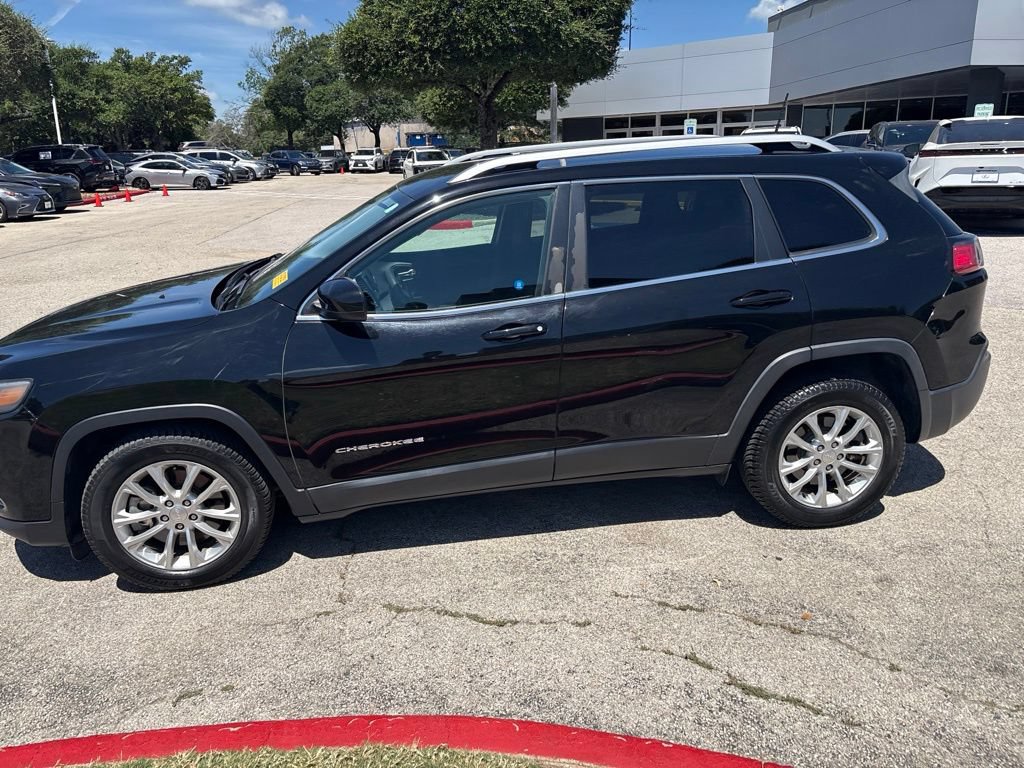 Used 2019 Jeep Cherokee Latitude w/ Popular Appearance Group FWD image 2