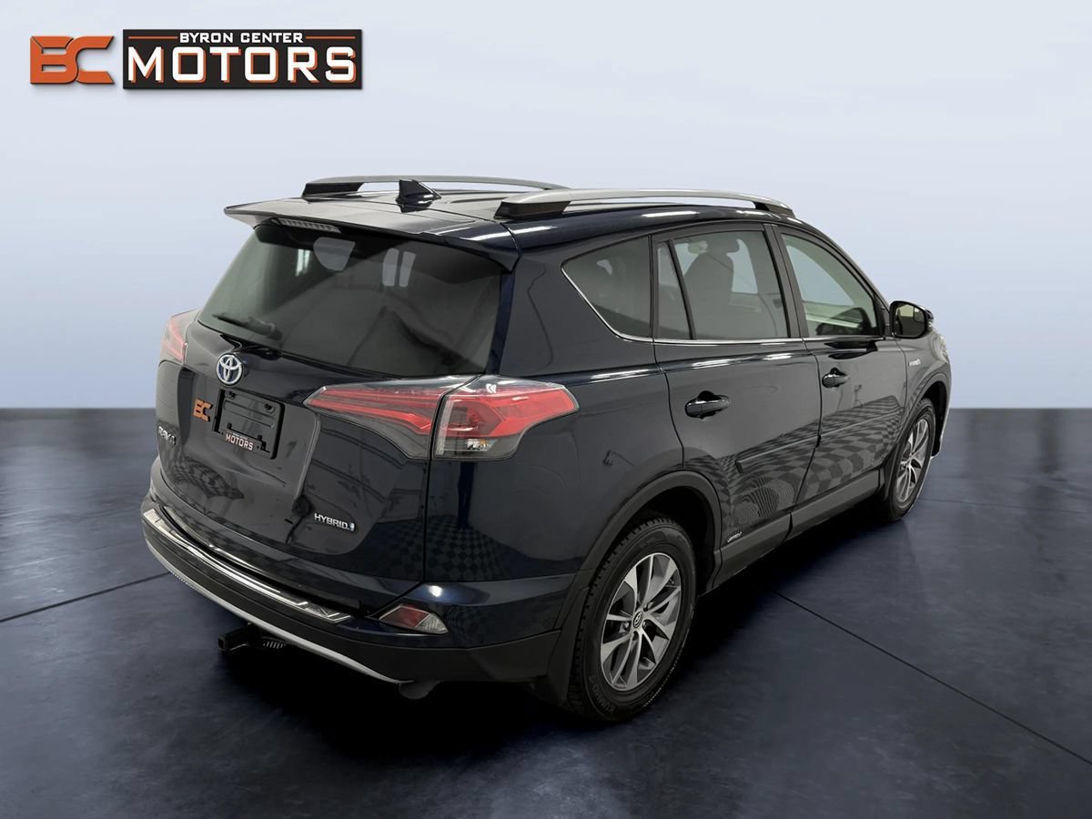 Used 2018 Toyota RAV4 LE AWD/4WD image 6