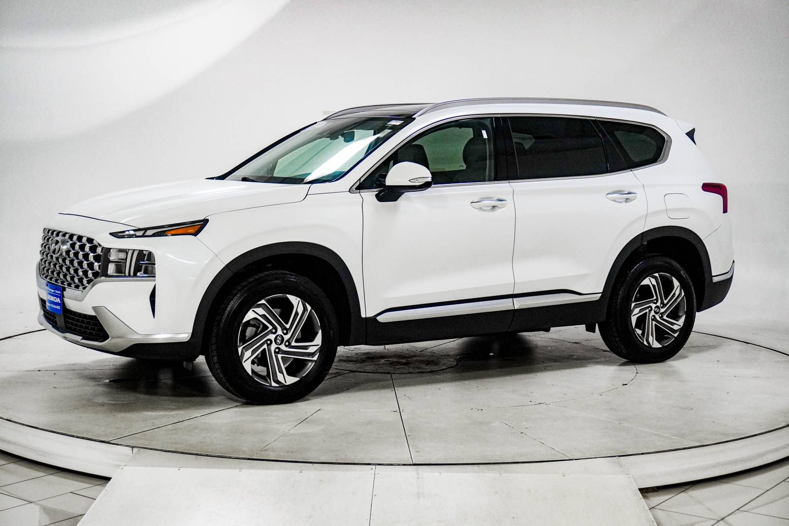 Used 2022 Hyundai Santa Fe SEL w/ Convenience + Premium Package AWD/4WD image 3