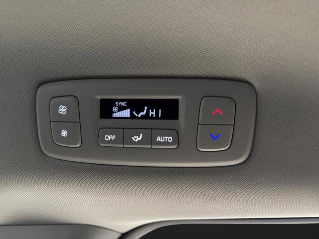 Used 2025 Kia Carnival SX w/ SX Dark Edition Package image 33