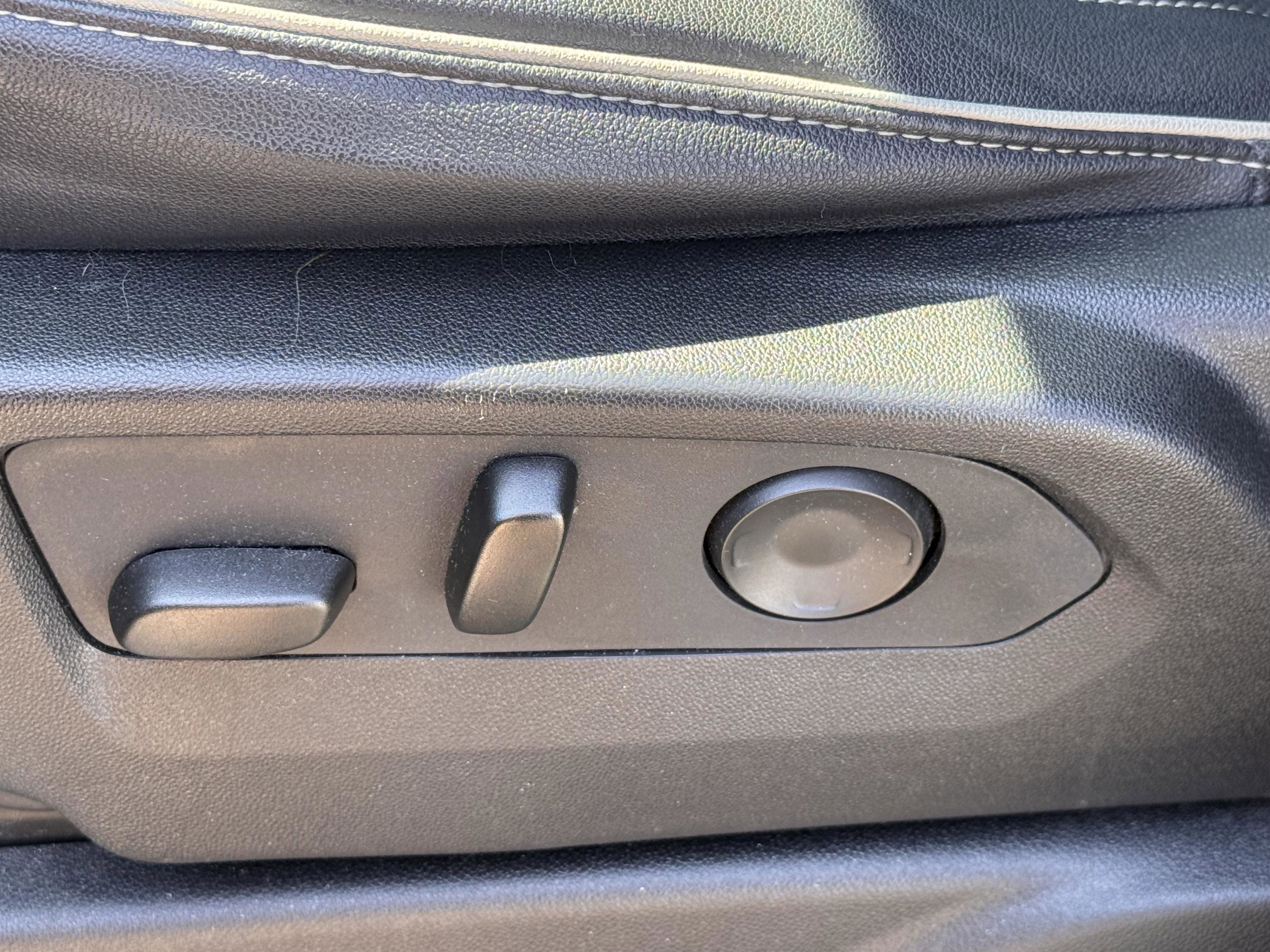 Used 2023 Chevrolet Tahoe Premier w/ Advanced Technology Package image 9