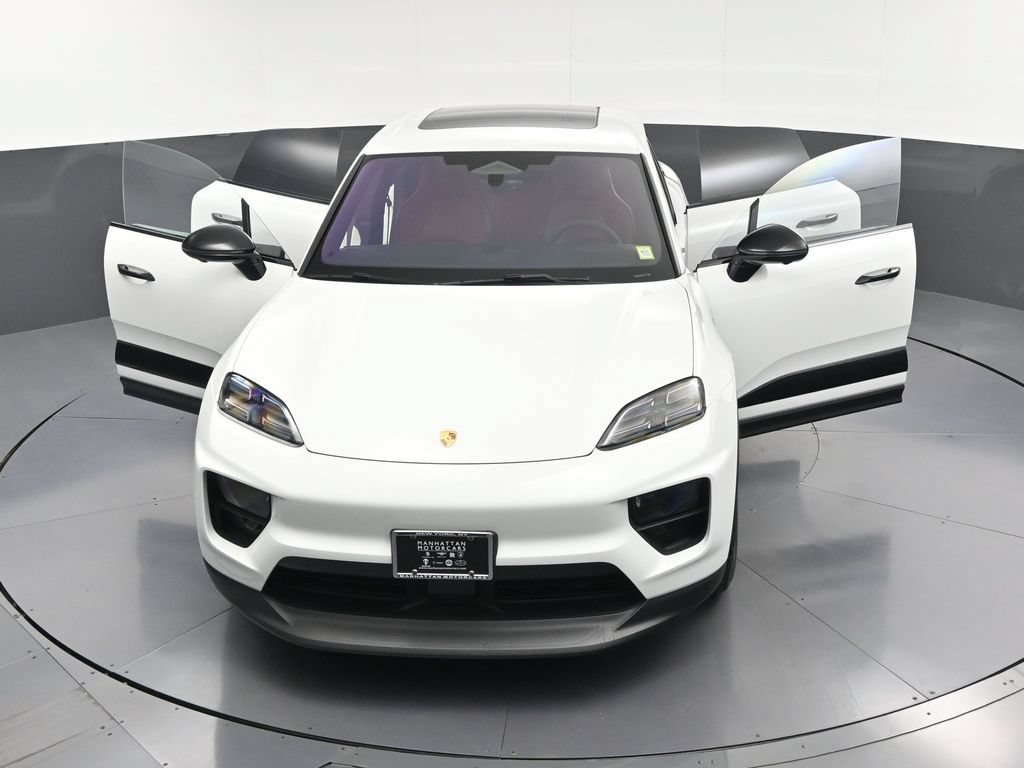 Certified 2025 Porsche Macan 4S Electric AWD/4WD image 35