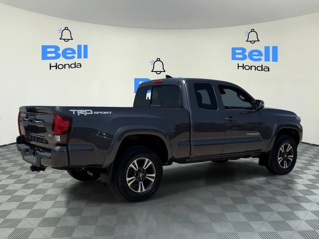 Used 2019 Toyota Tacoma TRD Sport RWD image 5
