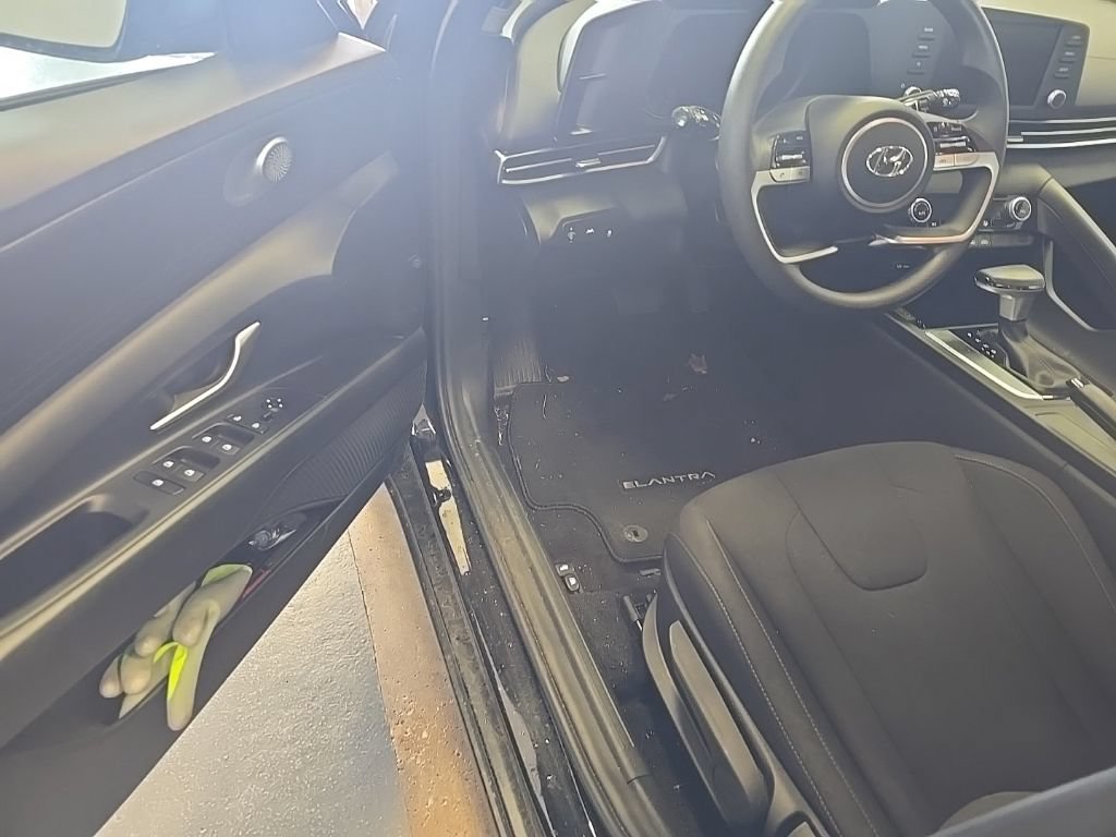 Used 2023 Hyundai Elantra SEL FWD image 5