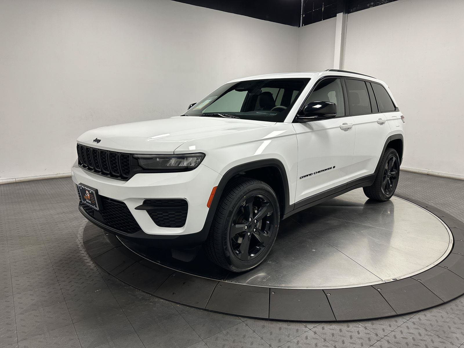 Used 2023 Jeep Grand Cherokee Altitude