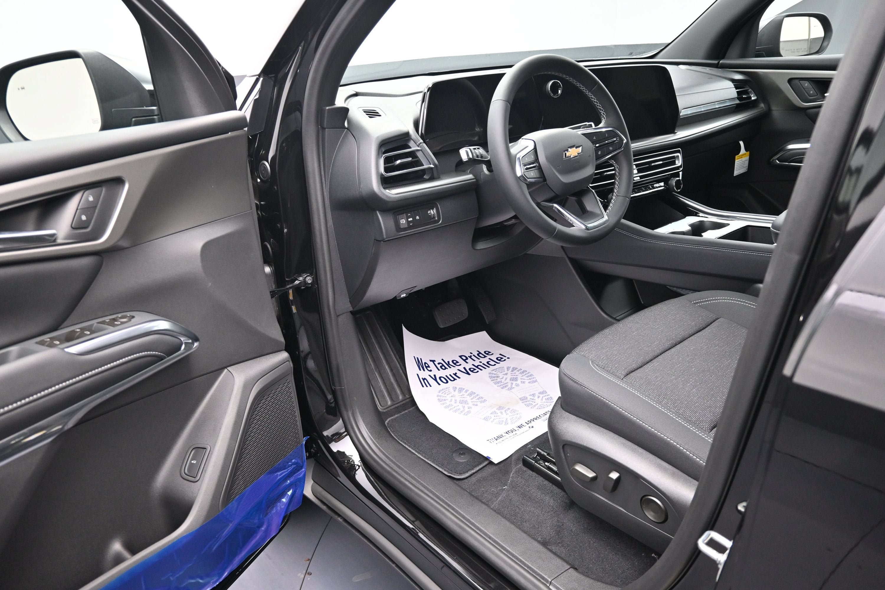 New 2027 Chevrolet Traverse LT FWD image 10