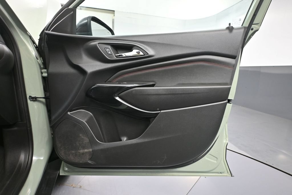 Used 2024 Chevrolet Trax RS w/ Sunroof Package FWD image 35